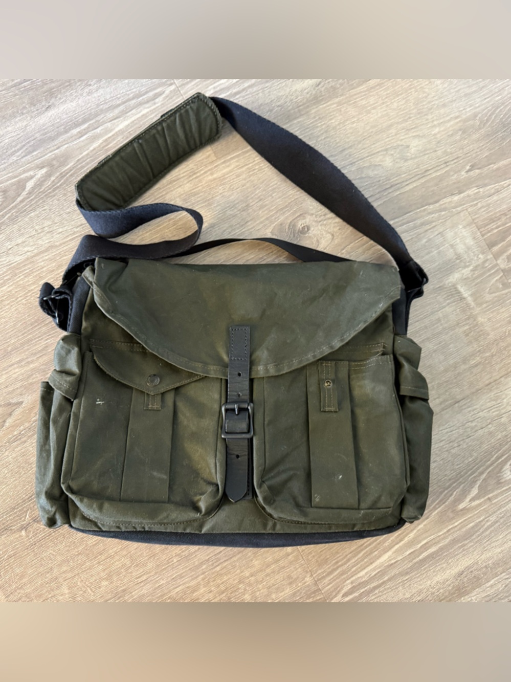Filson x Magnum Harvey Messenger Bag Otter Green Magnum Black